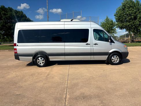 Used 2007 Dodge Sprinter 2500 w/ Cooling Group image 31