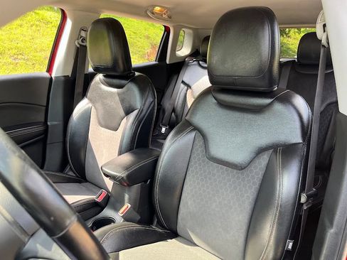 Used 2018 Jeep Compass Latitude w/ Popular Equipment Group AWD/4WD image 8