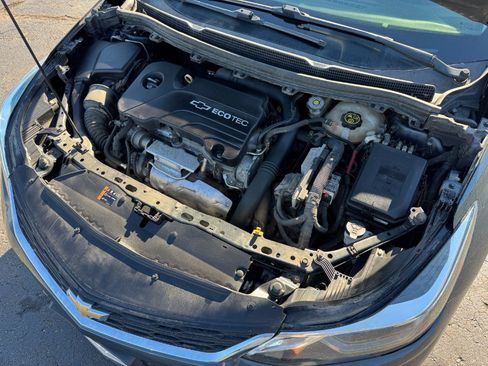 Used 2017 Chevrolet Cruze LT w/ Convenience Package FWD image 21