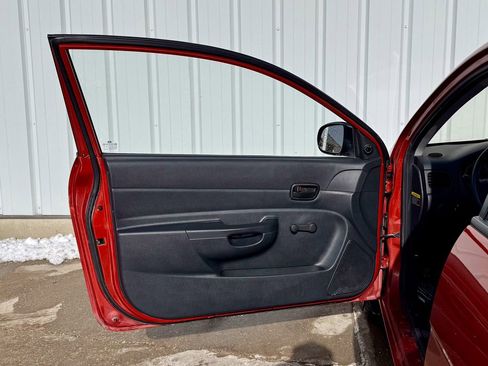 Used 2010 Hyundai Accent GS image 12