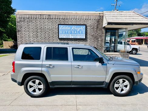 Used 2016 Jeep Patriot Latitude FWD image 2