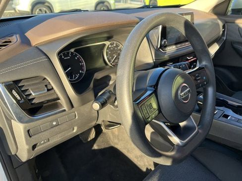 Used 2021 Nissan Rogue SV image 13