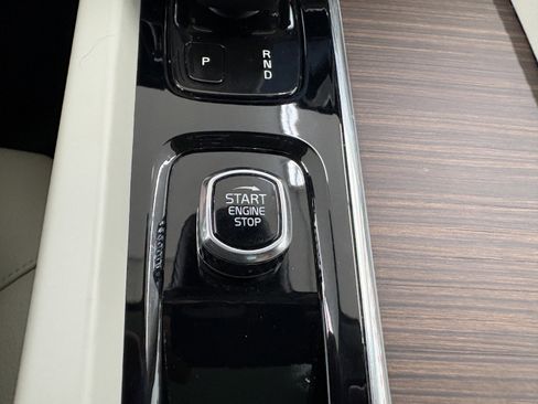 Used 2022 Volvo XC60 B5 Momentum image 19