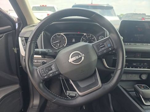Used 2025 Nissan Rogue SV AWD/4WD image 8