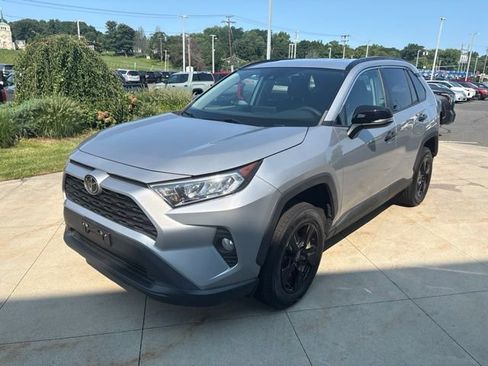 Used 2021 Toyota RAV4 XLE AWD/4WD image 3