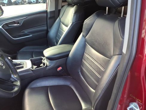 Used 2019 Toyota RAV4 XLE Premium image 15