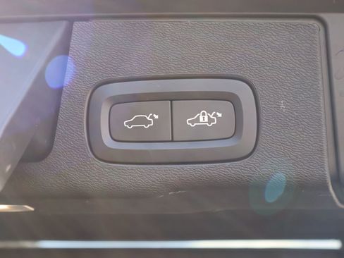 Used 2023 Volvo XC60 T8 Ultimate w/ Climate Package AWD/4WD image 18