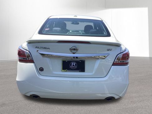 Used 2015 Nissan Altima 2.5 SV w/ Convenience Package FWD image 4