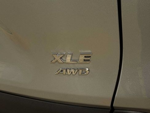 Used 2022 Toyota RAV4 XLE AWD/4WD image 26