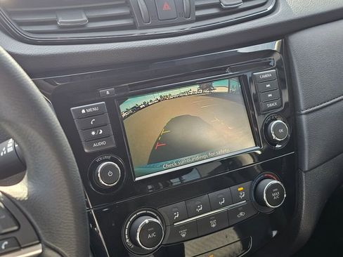 Used 2019 Nissan Rogue S AWD/4WD image 29