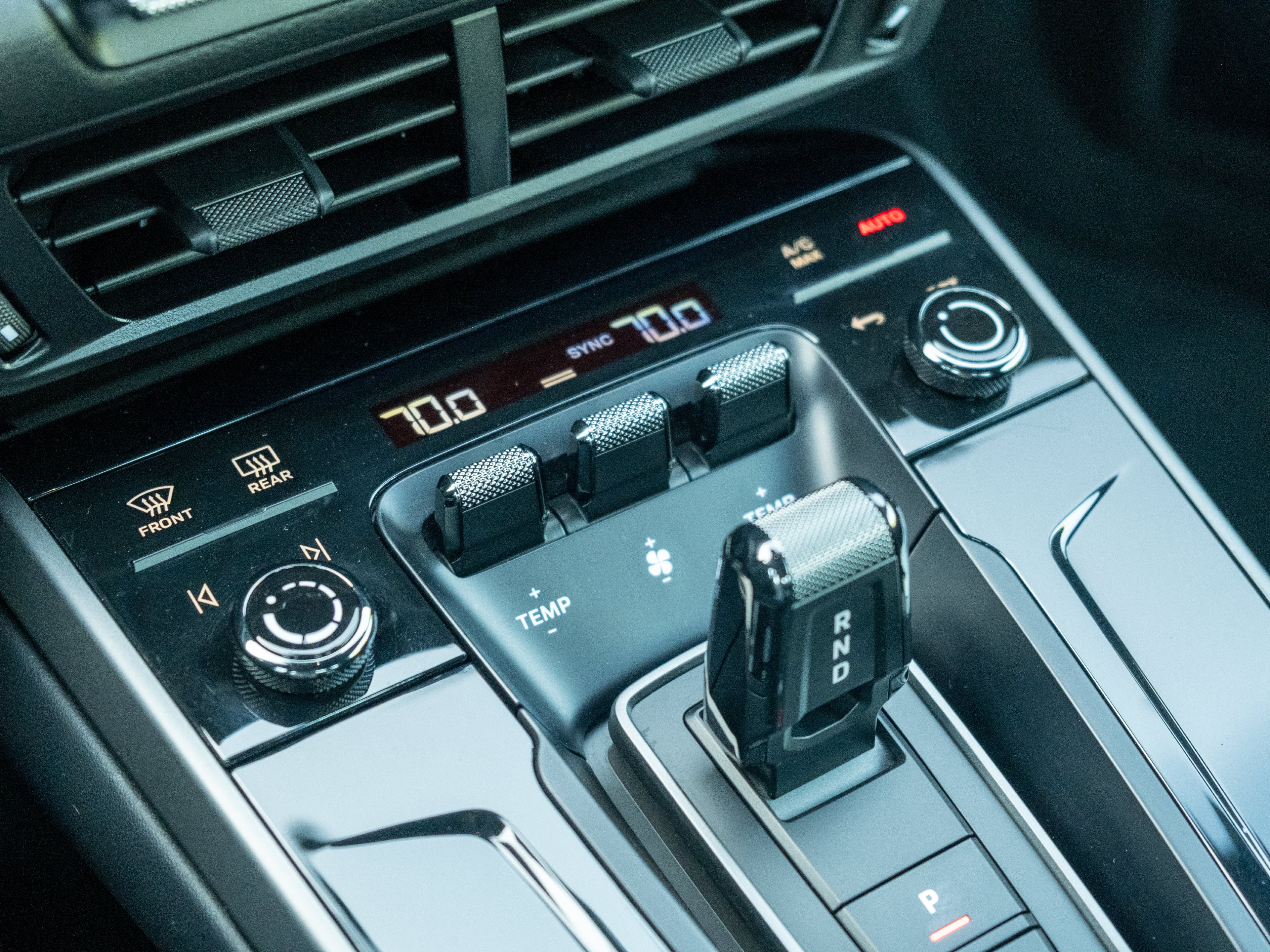 Certified 2025 Porsche 911 Carrera RWD image 31