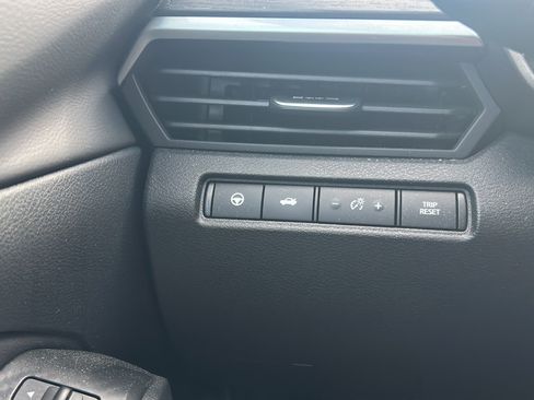 Used 2025 Nissan Altima 2.5 SV w/ SV Premium Package FWD image 25