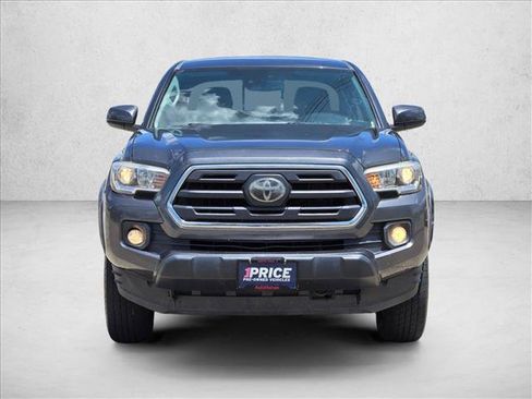Used 2018 Toyota Tacoma SR5 RWD image 2