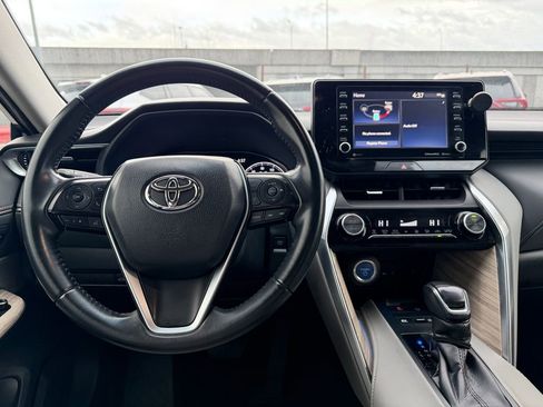 Used 2022 Toyota Venza XLE image 13