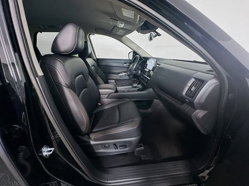 Used 2025 Nissan Pathfinder SL image 34