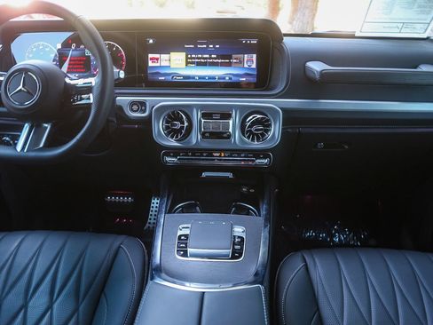Used 2025 Mercedes-Benz G 550 image 10