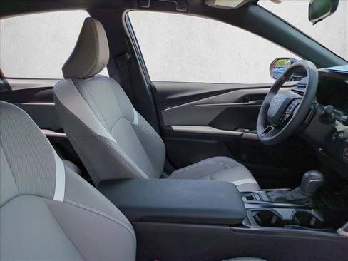Used 2025 Toyota Camry SE FWD image 20