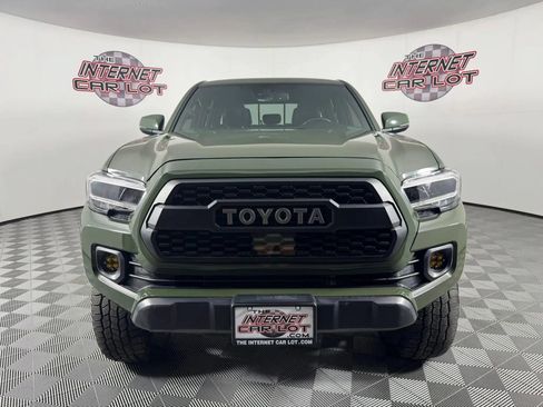 Used 2022 Toyota Tacoma TRD Off-Road w/ TRD Premium Off Road Package AWD/4WD image 2
