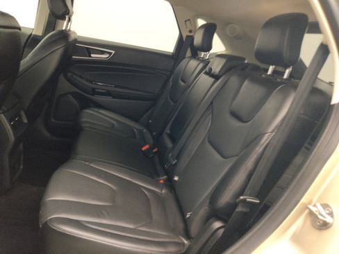 Used 2018 Ford Edge Titanium image 18