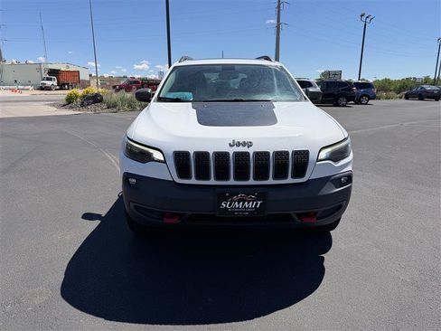 Used 2019 Jeep Cherokee Trailhawk w/ Comfort/Convenience Group AWD/4WD image 3
