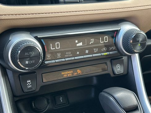 Used 2022 Toyota RAV4 XLE w/ Convenience Package image 27