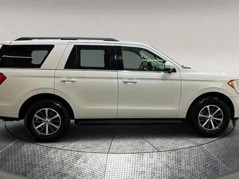 Used 2019 Ford Expedition XLT image 9