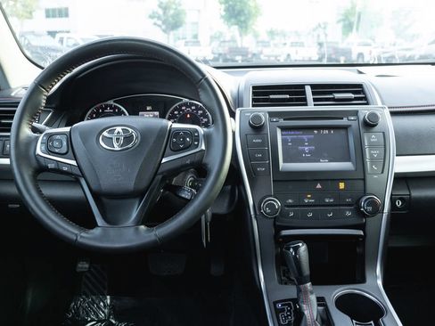 Used 2016 Toyota Camry SE FWD image 25