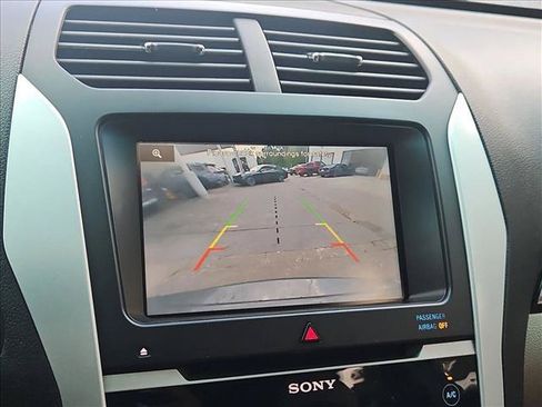 Used 2015 Ford Explorer Limited w/ Equipment Group 301A FWD image 10