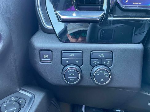 Used 2024 Chevrolet Silverado 1500 LT AWD/4WD image 28