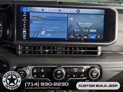Used 2024 Jeep Gladiator Rubicon w/ Technology Group AWD/4WD image 22
