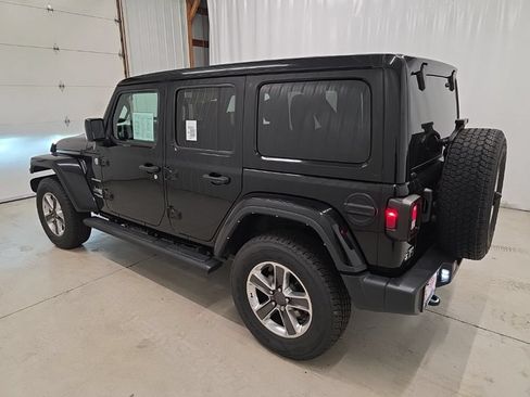 Used 2021 Jeep Wrangler Unlimited Sahara w/ Cold Weather Group AWD/4WD image 3