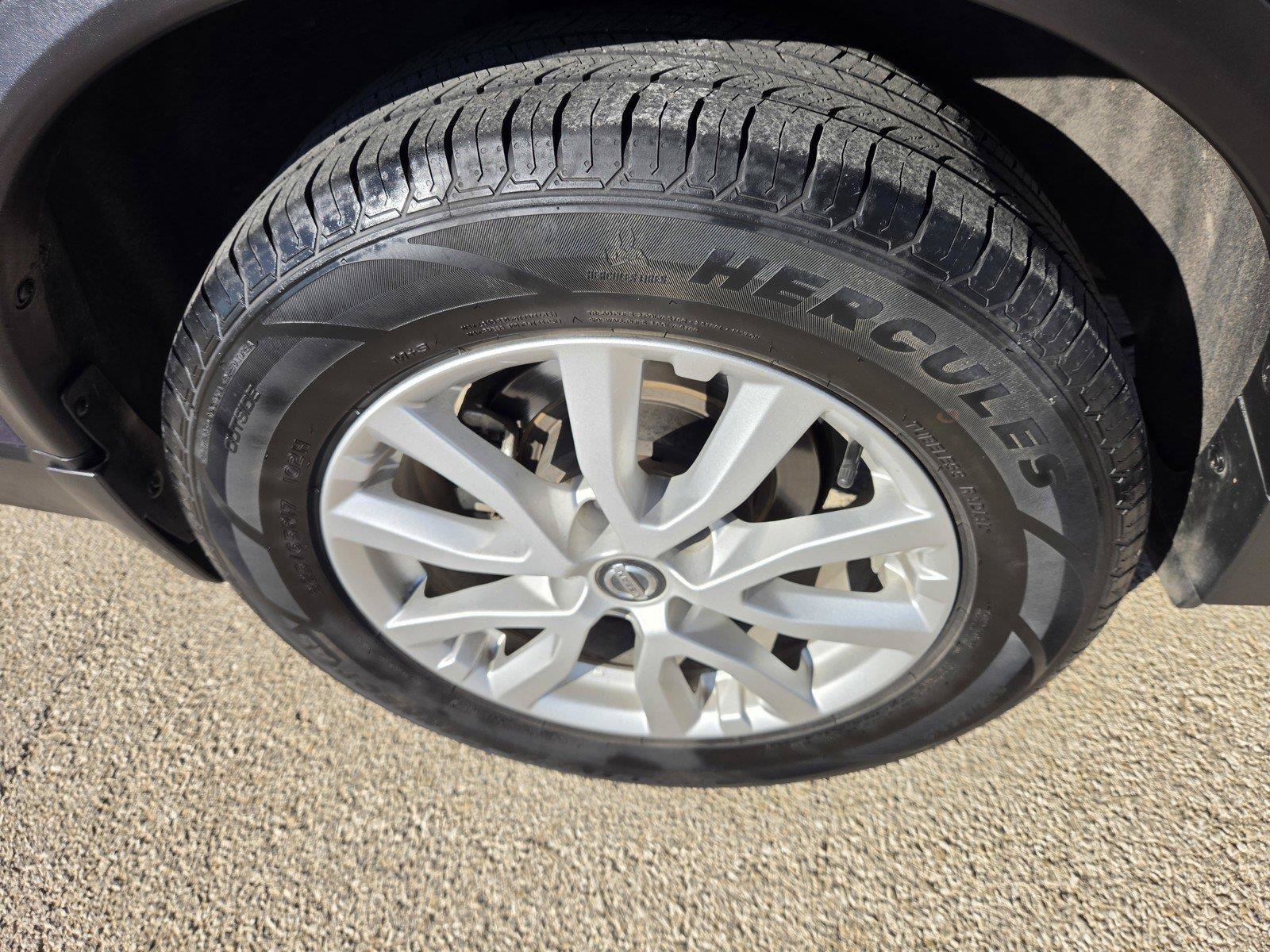 Used 2018 Nissan Rogue SV FWD image 36