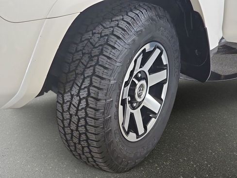 Used 2023 Toyota 4Runner TRD Off-Road Premium w/ Moonroof Package AWD/4WD image 33