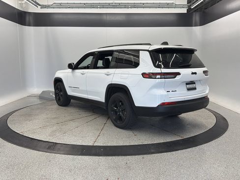 Used 2022 Jeep Grand Cherokee L Laredo AWD/4WD image 3