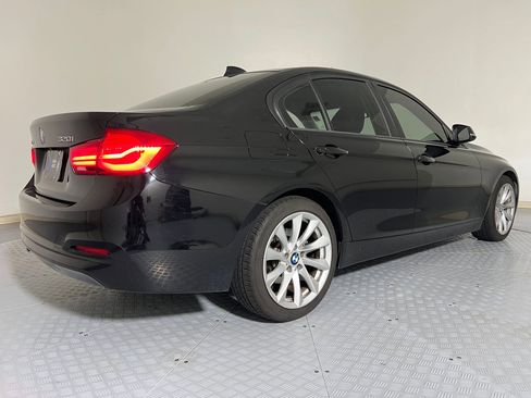 Used 2018 BMW 320i xDrive Sedan image 9