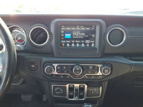 Used 2018 Jeep Wrangler Unlimited Sahara w/ Dual Top Group AWD/4WD image 9