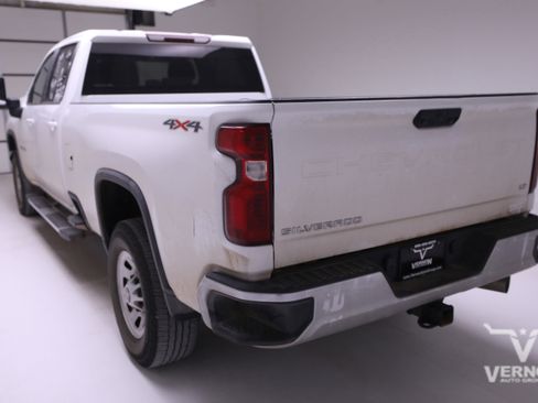 Used 2022 Chevrolet Silverado 2500 LT w/ Convenience Package image 2