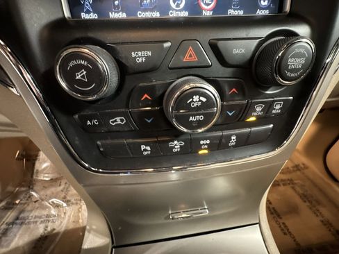 Used 2014 Jeep Grand Cherokee Overland w/ Advanced Technology Group image 28