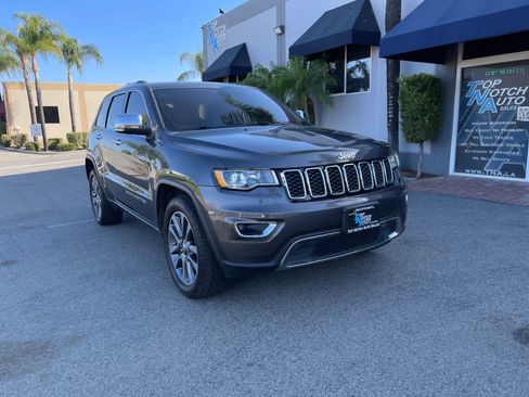 Used 2018 Jeep Grand Cherokee Limited RWD image 3
