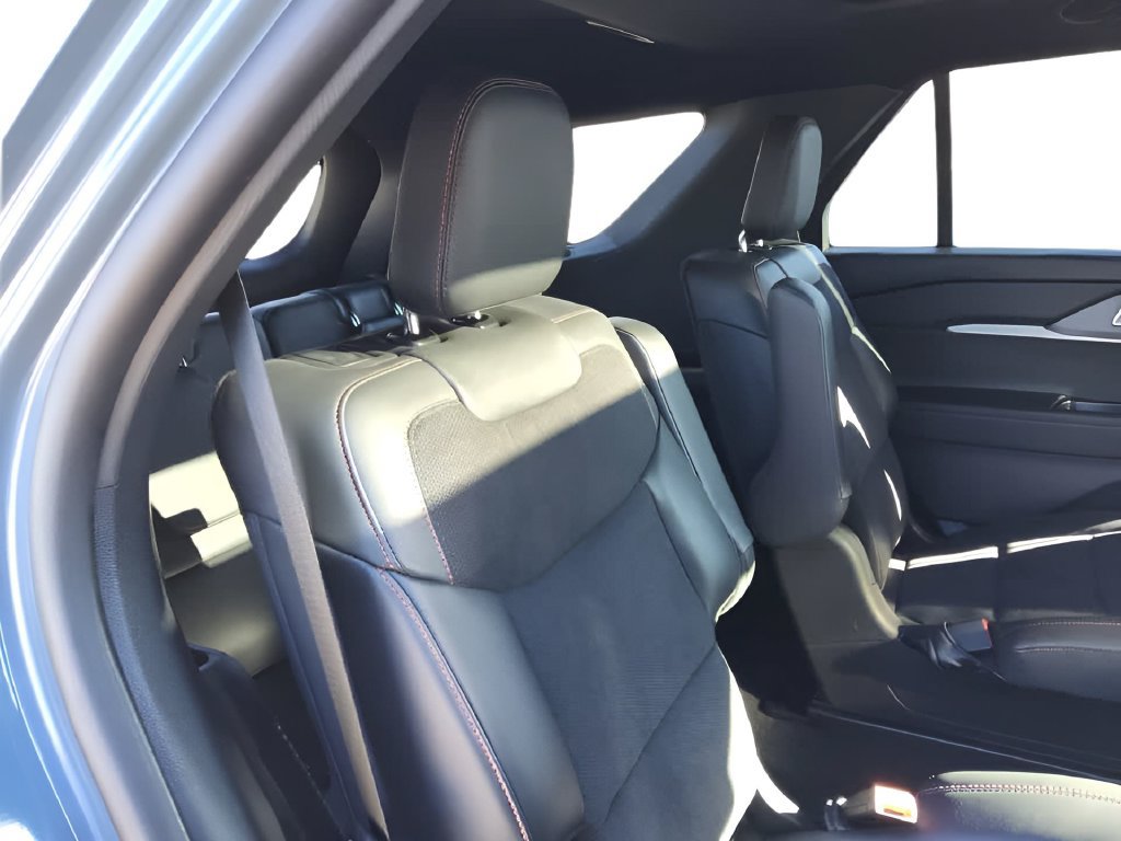 Used 2025 Ford Explorer ST w/ Sun And Sound Package AWD/4WD image 36