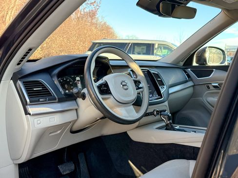 Used 2022 Volvo XC90 T5 Momentum w/ Climate Package image 16