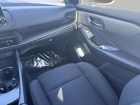 Used 2024 Nissan Rogue S image 14