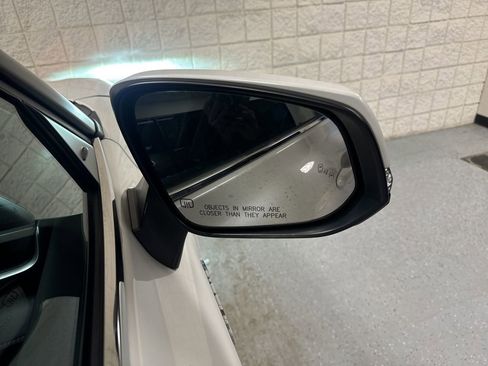 Used 2020 Toyota Highlander XLE image 35