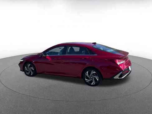Used 2025 Hyundai Elantra SEL image 9