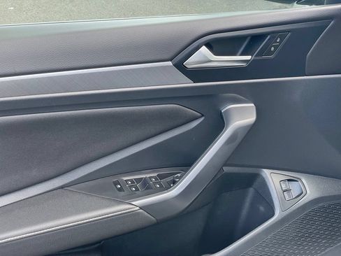 Certified 2023 Volkswagen Jetta SE w/ Panoramic Sunroof Package FWD image 11