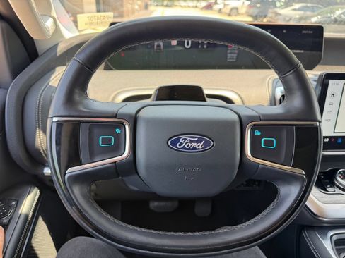 Used 2025 Ford Expedition Max Platinum AWD/4WD image 12