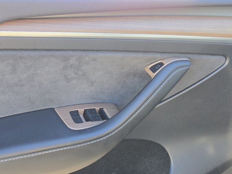 Used 2023 Tesla Model Y Long Range AWD/4WD image 18