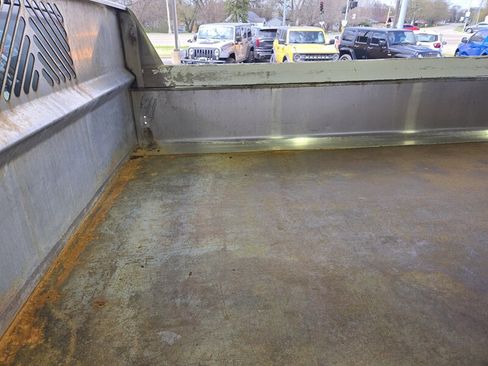 Used 2017 Ford F550 2WD Regular Cab Super Duty image 35