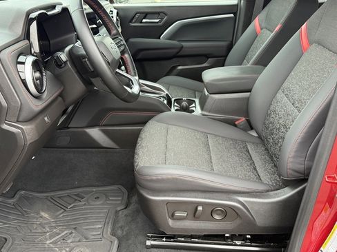 Used 2023 Chevrolet Colorado Z71 w/ Z71 Convenience Package 2 image 17