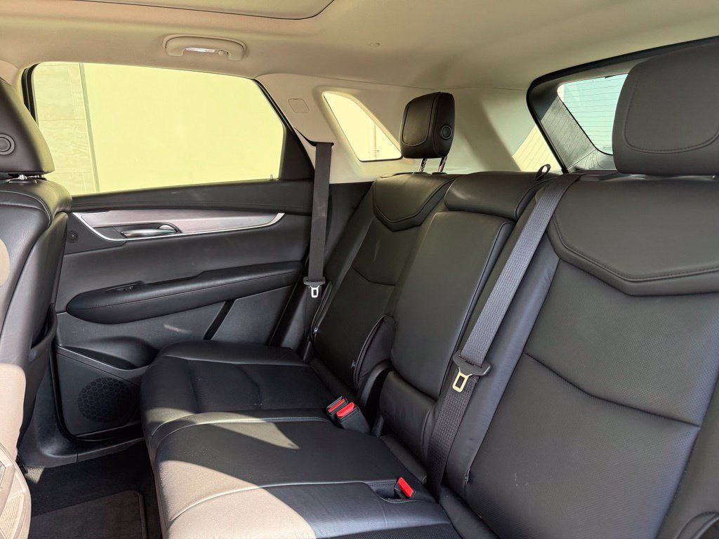 Used 2019 Cadillac XT5 Premium Luxury w/ Driver Assist Package AWD/4WD image 9
